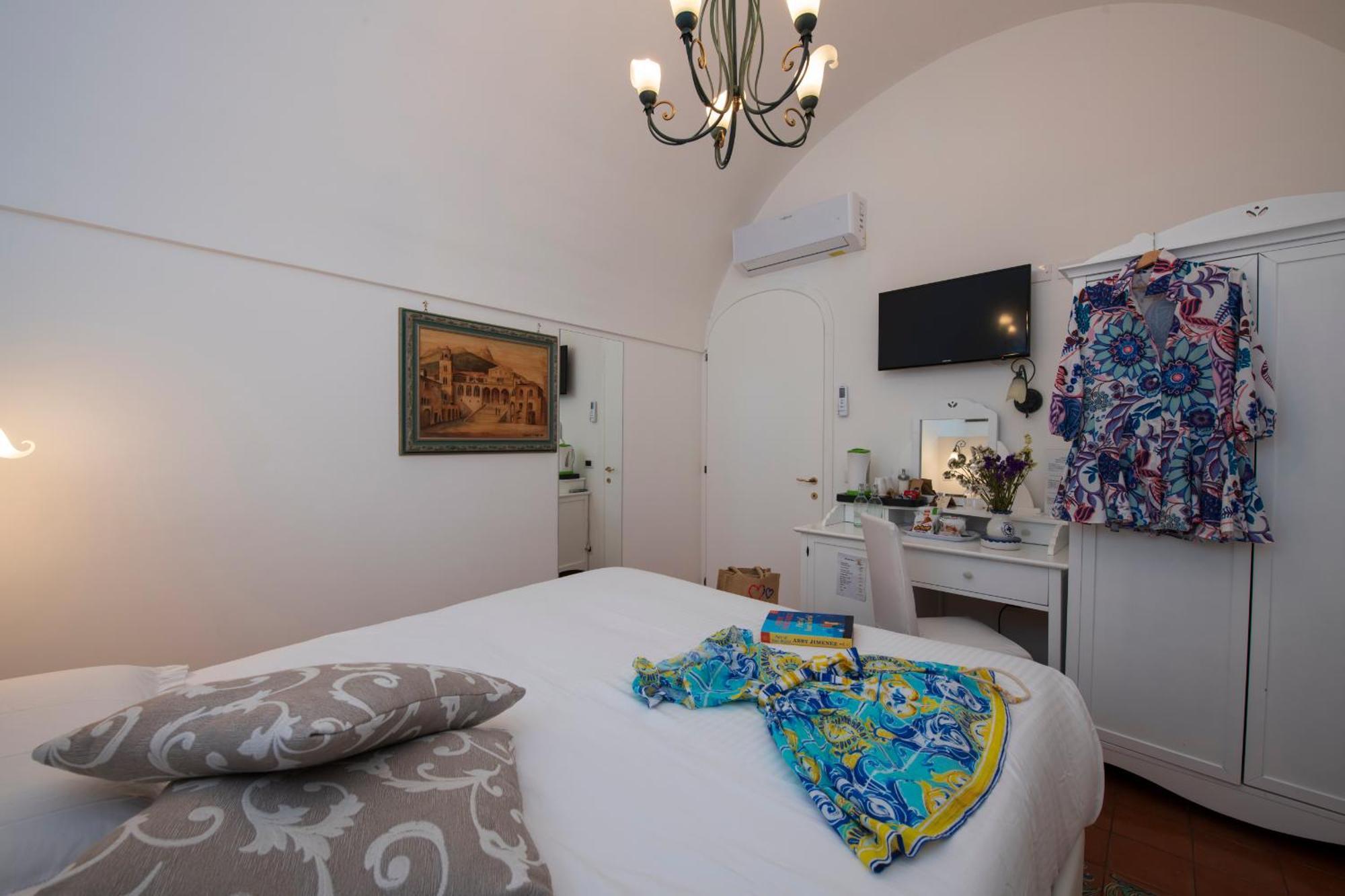 Hotel Antica Repubblica In Amalfi Center At 100Mt From The Sea Экстерьер фото